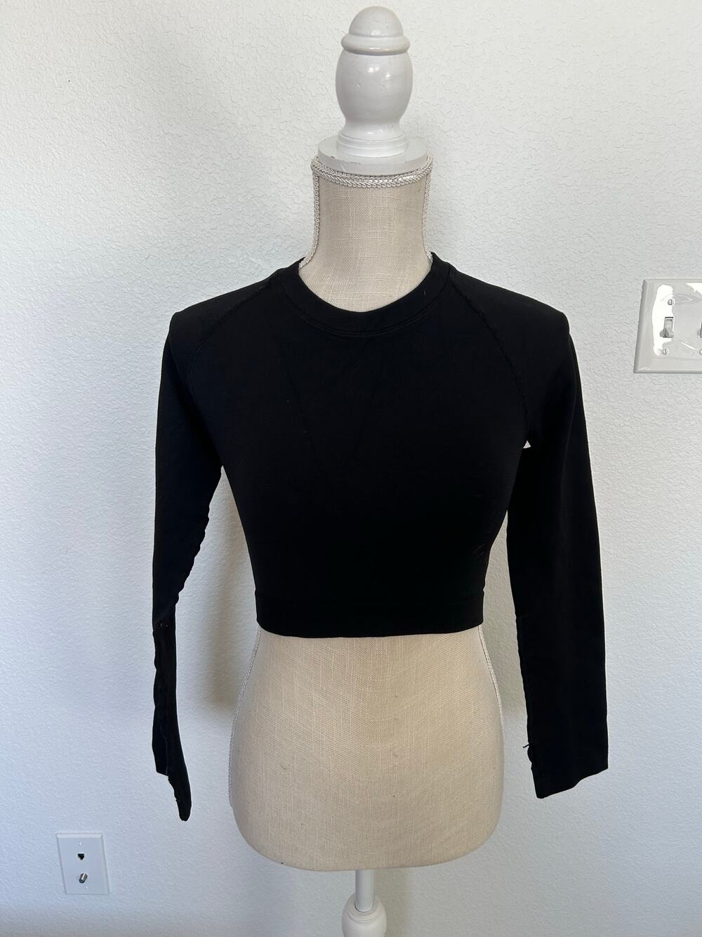 NUX Black Cropped Longsleeve Activewear Compression Top -S